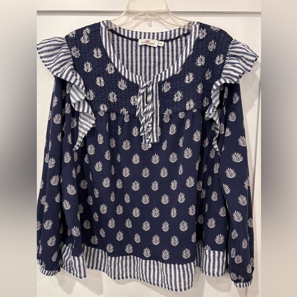 3X Vineyard Vines Fleur de Leaf top